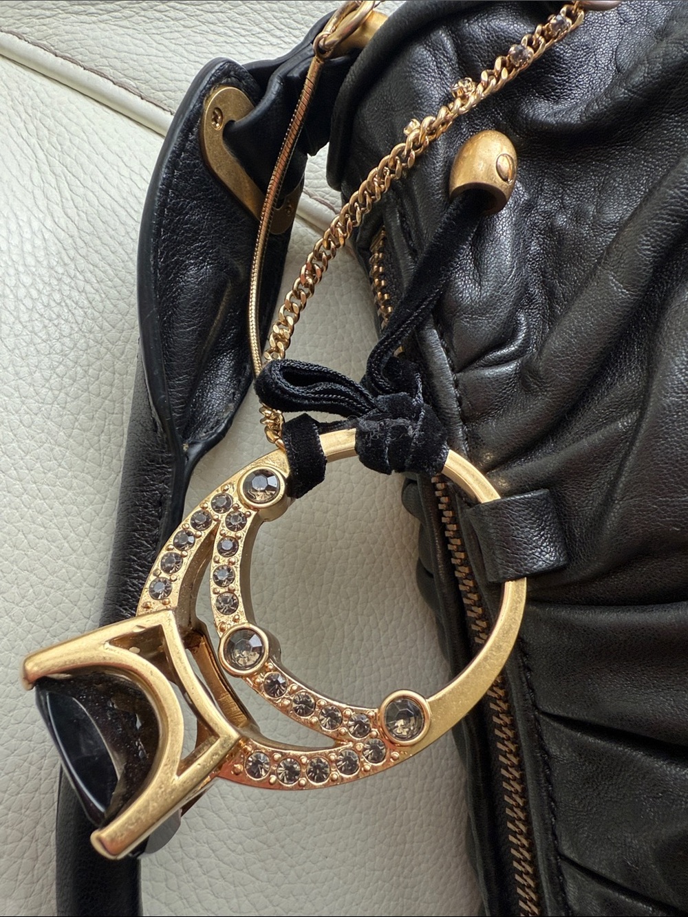 Juicy Couture Black Leather Hobo Bag With A Large Ring Charm And Chain - Picture 17 of 17